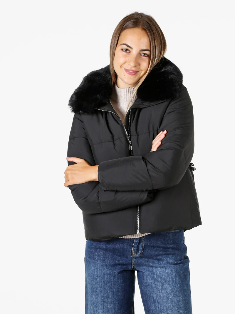 Giubbotto donna con zip e colletto in ecopelliccia - nero