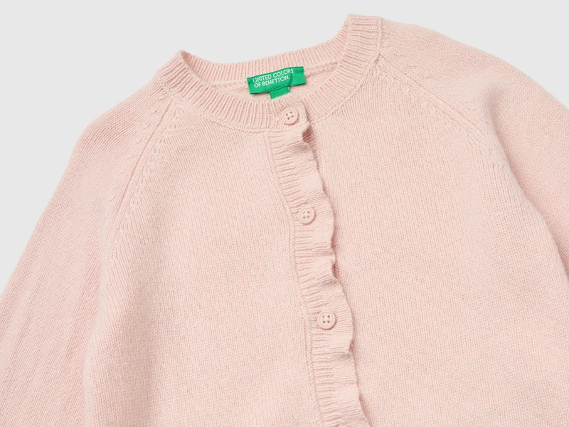 Strickjacke mit Rundhalsausschnitt und Knöpfen