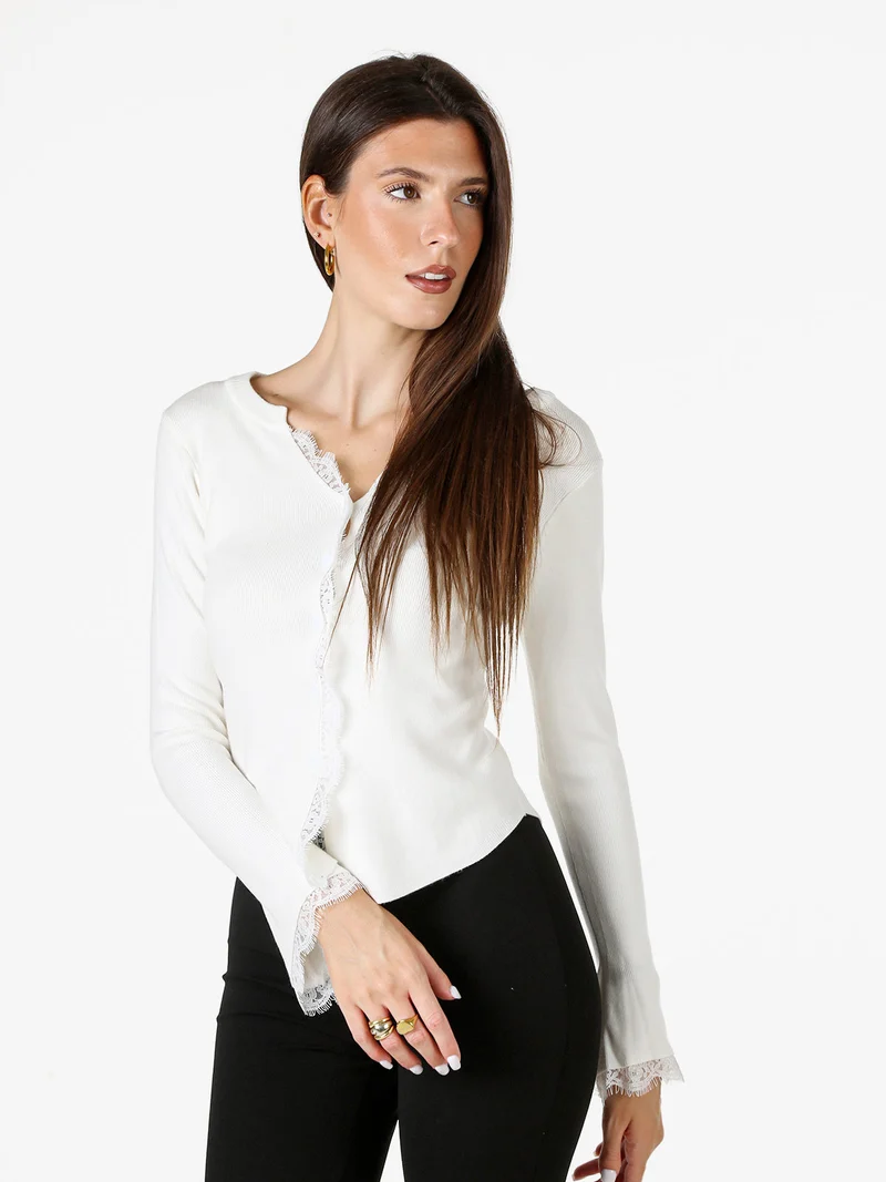 Cardigan donna in maglia con bottoni e maniche a campana con dettagli in pizzo - bianco