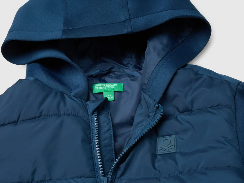 Jacke mit Neopreneinsätzen