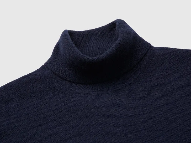 Mitternachtsblauer Rollkragenpullover aus reiner Merinowolle