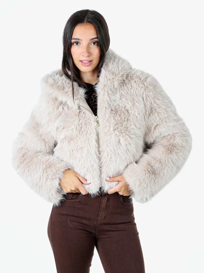 Giacca corta da donna in ecopelliccia con cappuccio e zip - beige