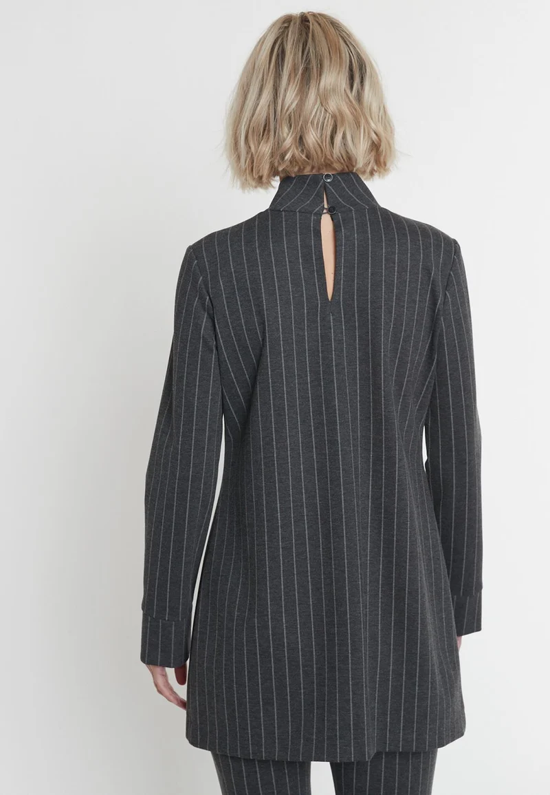 Cut Out Top Mesyne