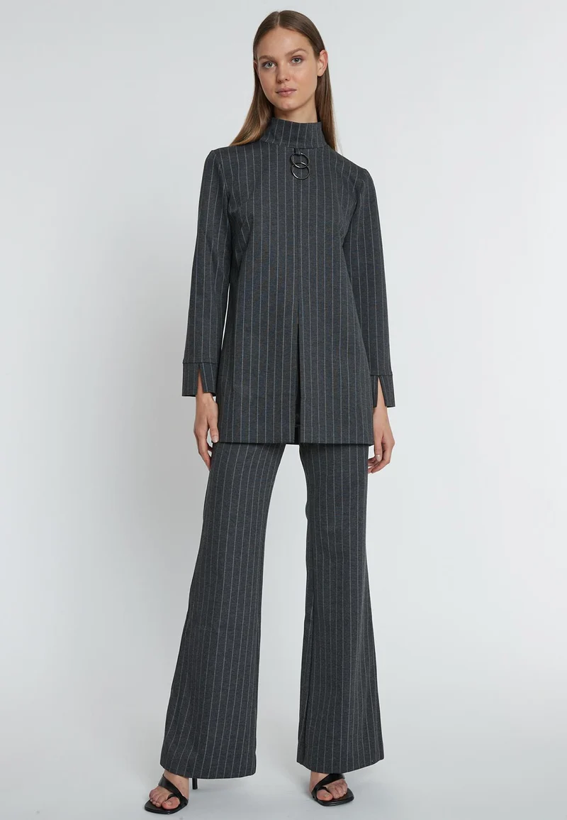 Cut Out Top Mesyne