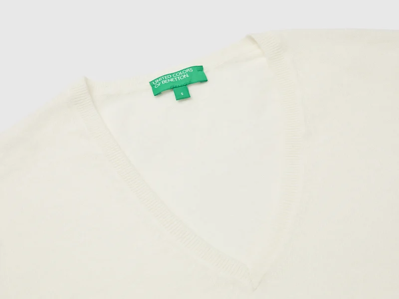 Cremefarbener V-Ausschnitt-Pullover aus reiner Merinowolle