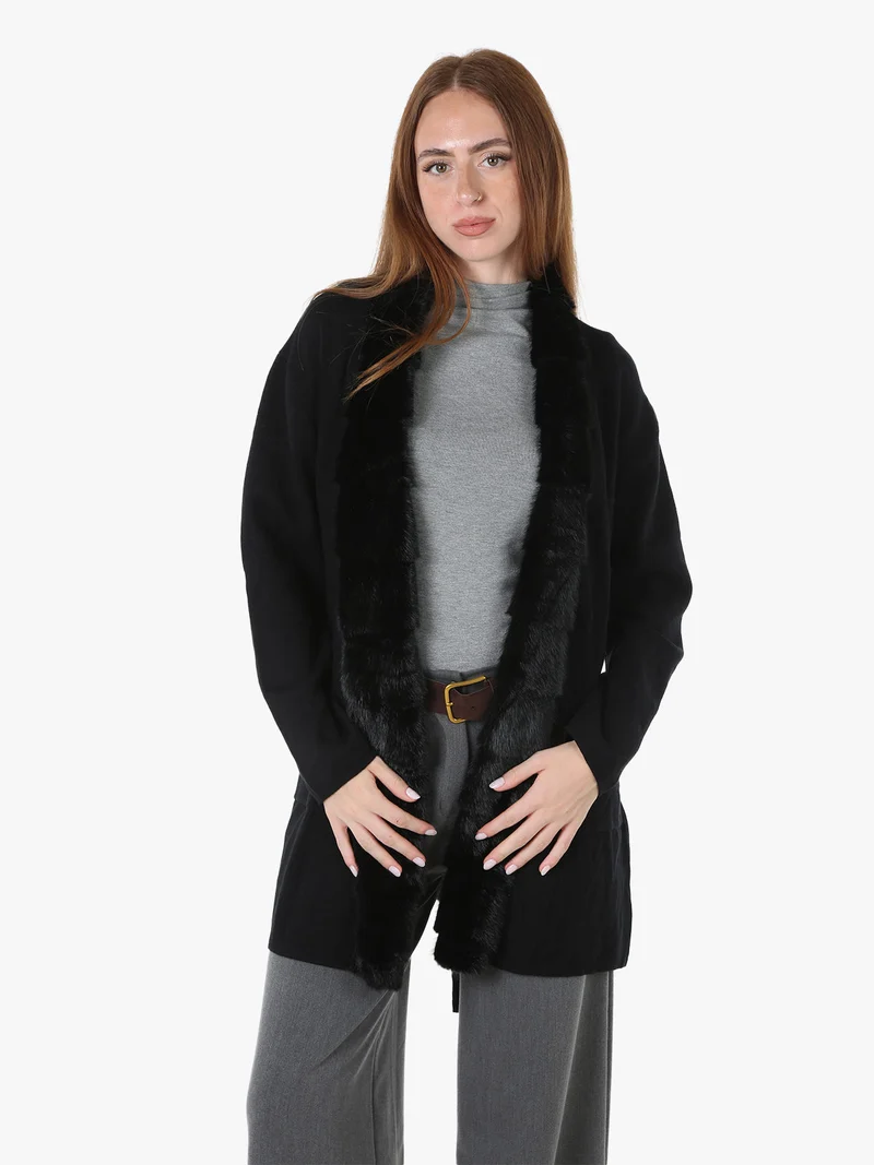 Cardigan donna in maglia con cintura e dettagli in ecopelliccia - nero
