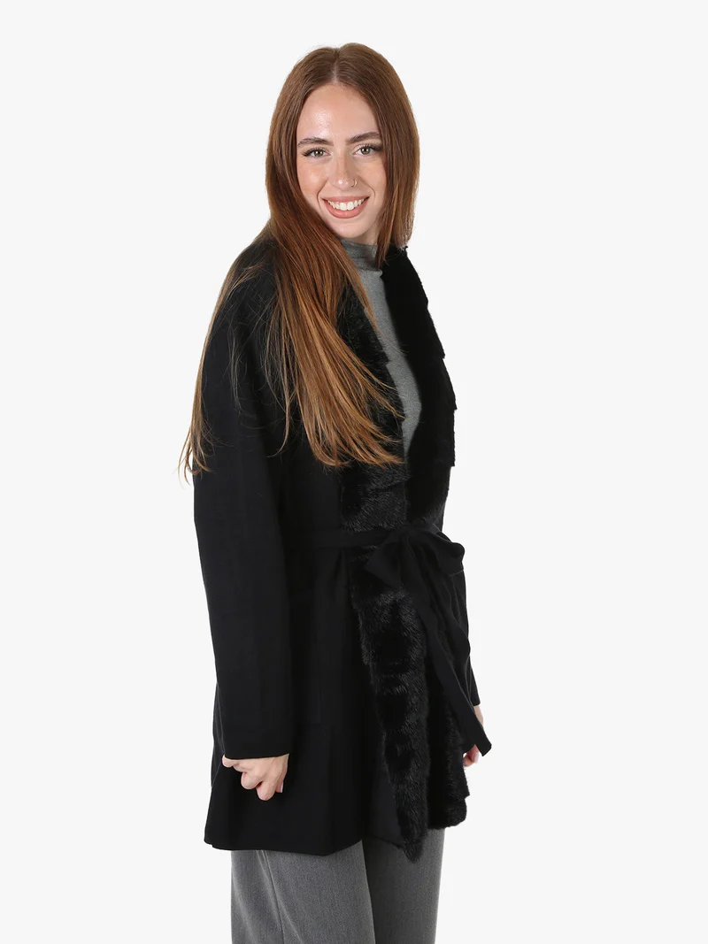 Cardigan donna in maglia con cintura e dettagli in ecopelliccia - nero