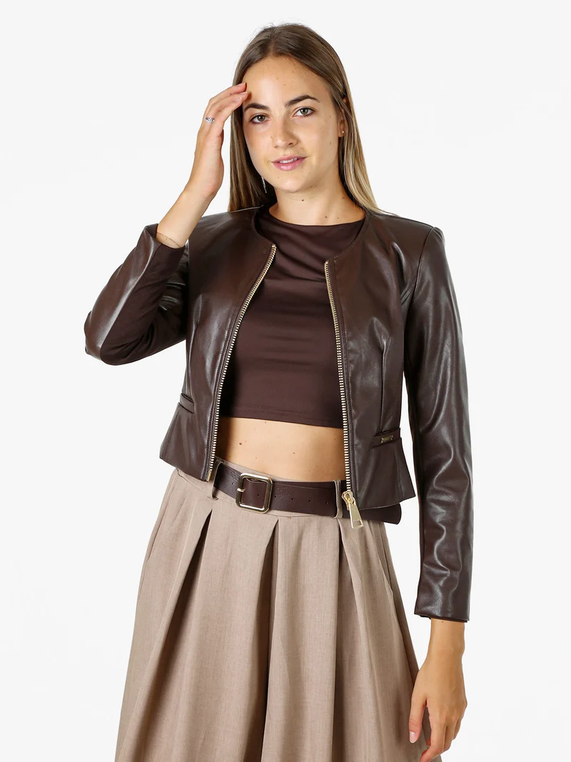 Giacca corta da donna in ecopelle con zip - moro