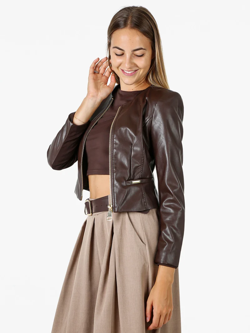 Giacca corta da donna in ecopelle con zip - moro