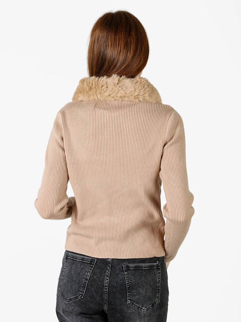 Cardigan da donna in maglia con colletto in ecopelliccia e zip - cammello