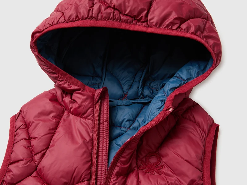 Wattierte, ärmellose Jacke mit Kapuze