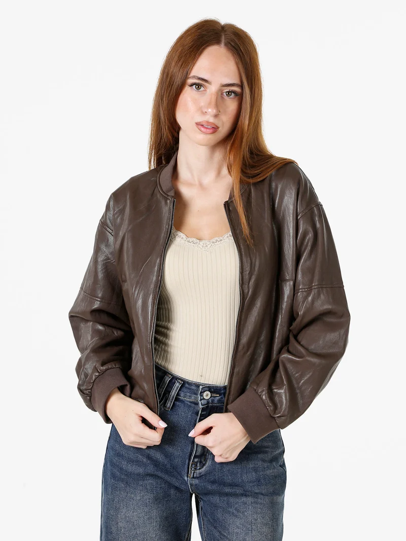 Giacca ecopelle da donna con zip - marrone