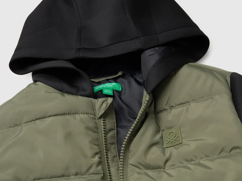 Jacke mit Neopreneinsätzen