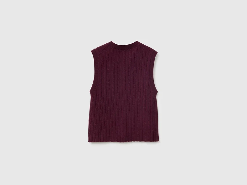 Strickweste mit Zöpfen