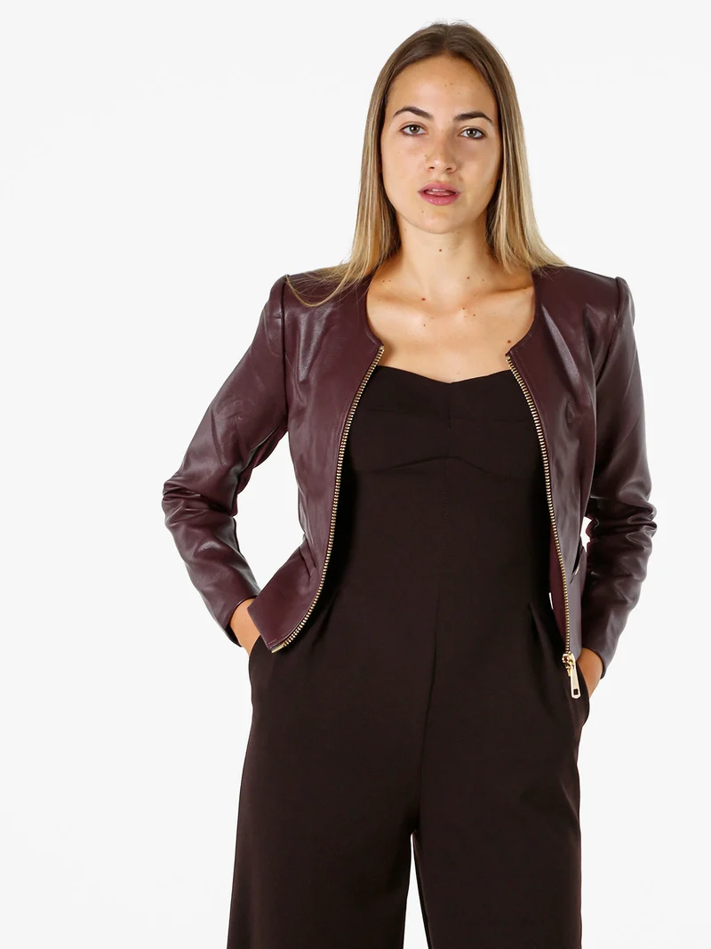 Giacca corta da donna in ecopelle con zip - bordeaux