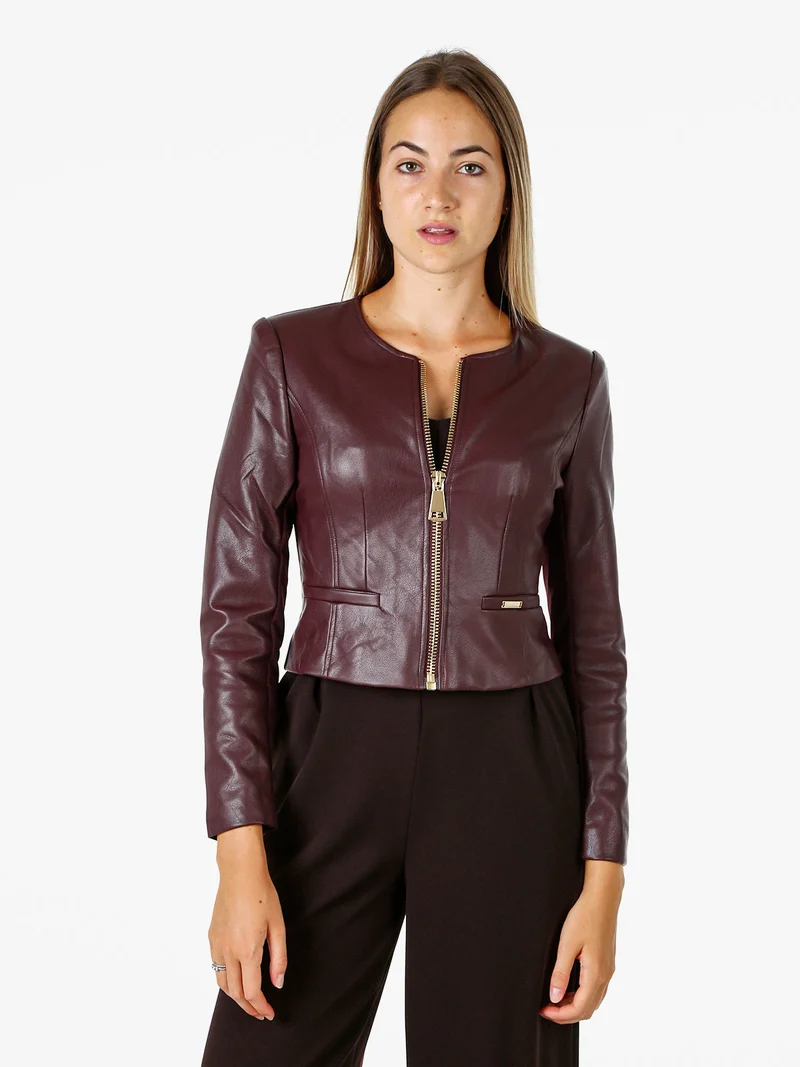 Giacca corta da donna in ecopelle con zip - bordeaux
