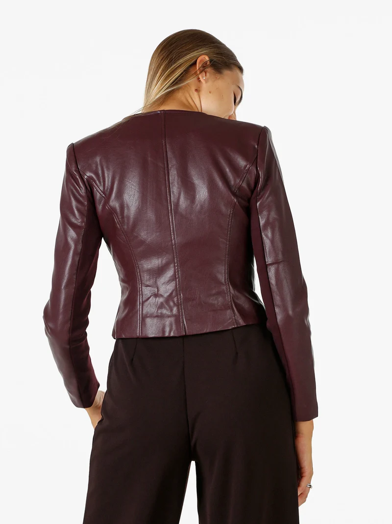 Giacca corta da donna in ecopelle con zip - bordeaux