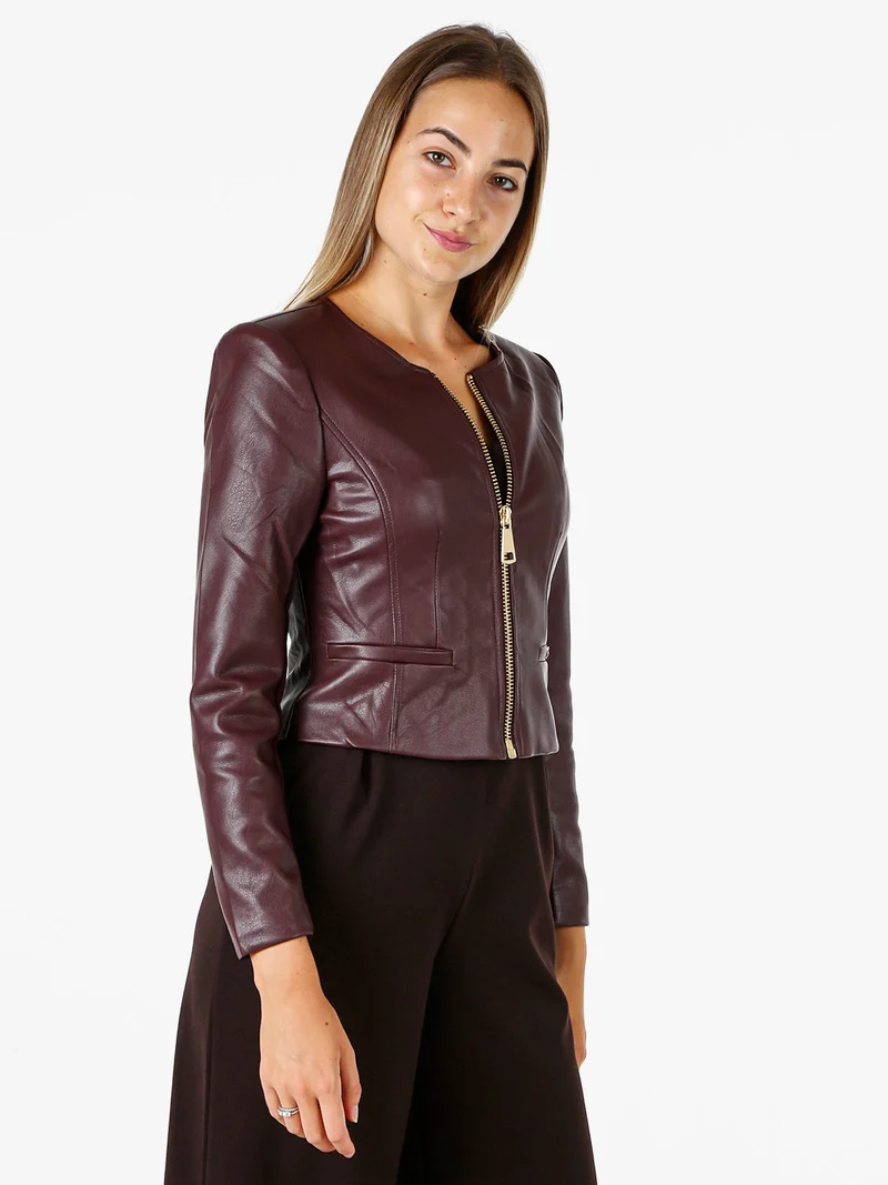 Giacca corta da donna in ecopelle con zip - bordeaux