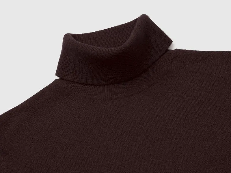 Schokoladenbrauner Rollkragenpullover aus reiner Merinowolle