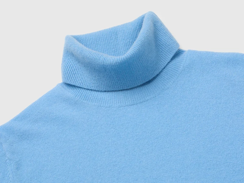 Hellblauer Rollkragenpullover aus reiner Merinowolle