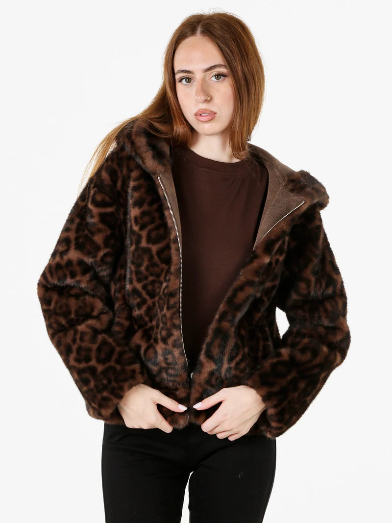 Cappotto corto da donna in ecopelliccia leopardata con cappuccio e zip - moro