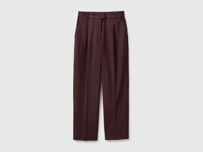 Karottenfarbene, nadelgestreifte Hose