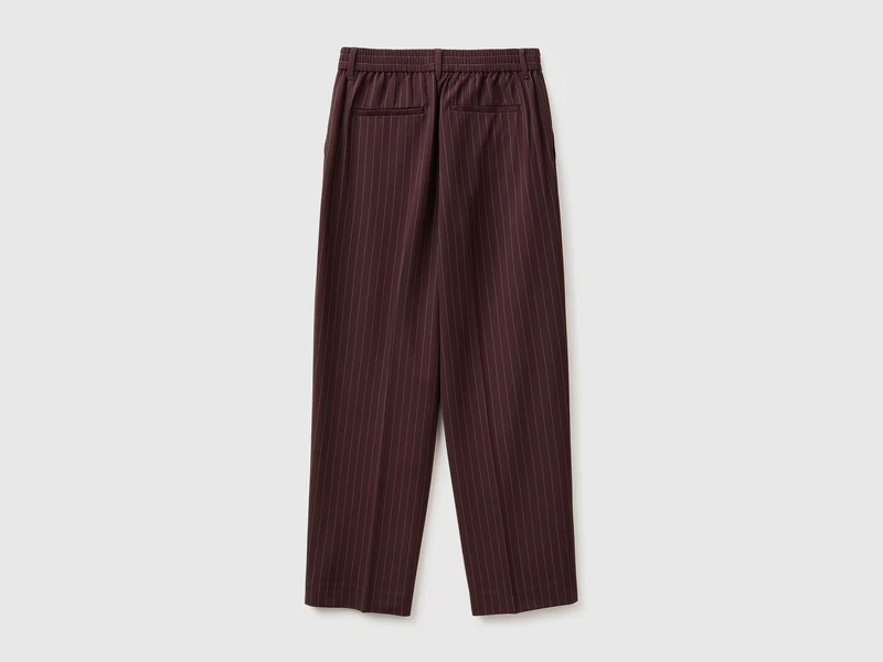 Karottenfarbene, nadelgestreifte Hose