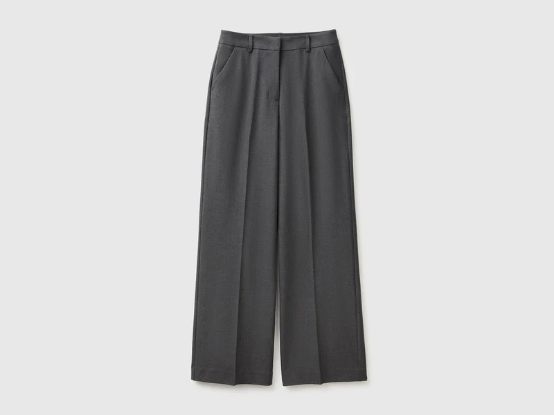 Weit geschnittene Hose aus Stretch-Viskose-Mischgewebe