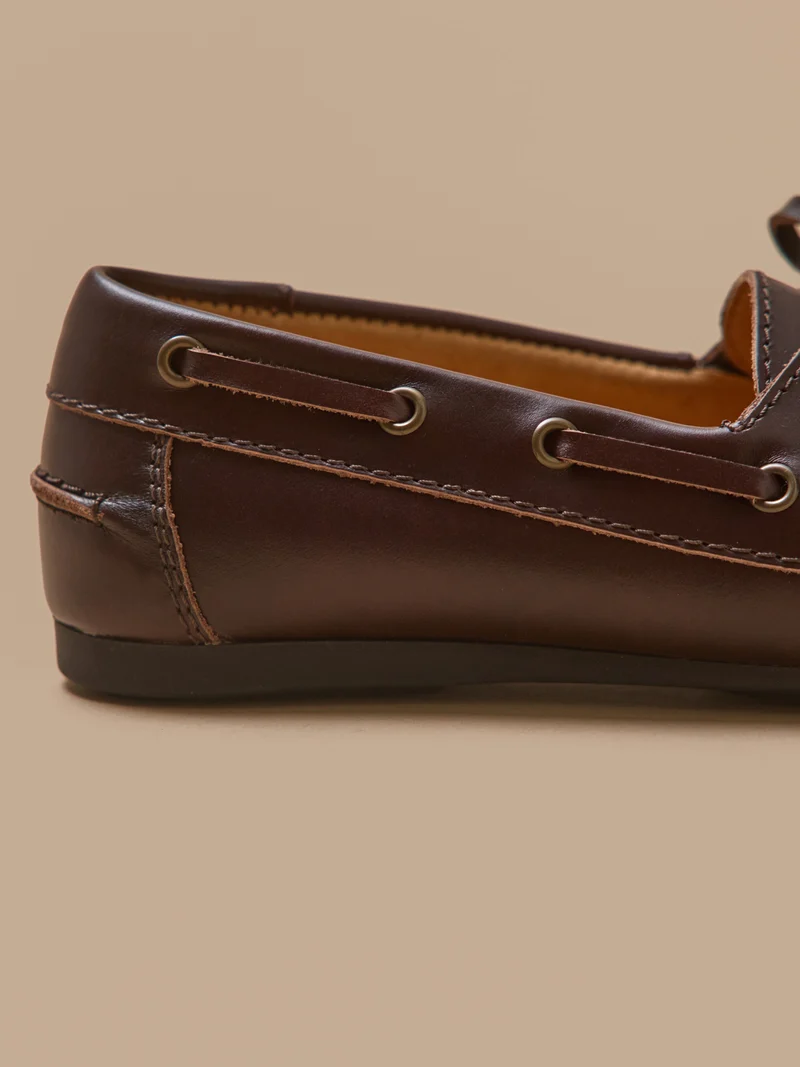 Damenschuhe aus Leder im Bootsschuh-Stil