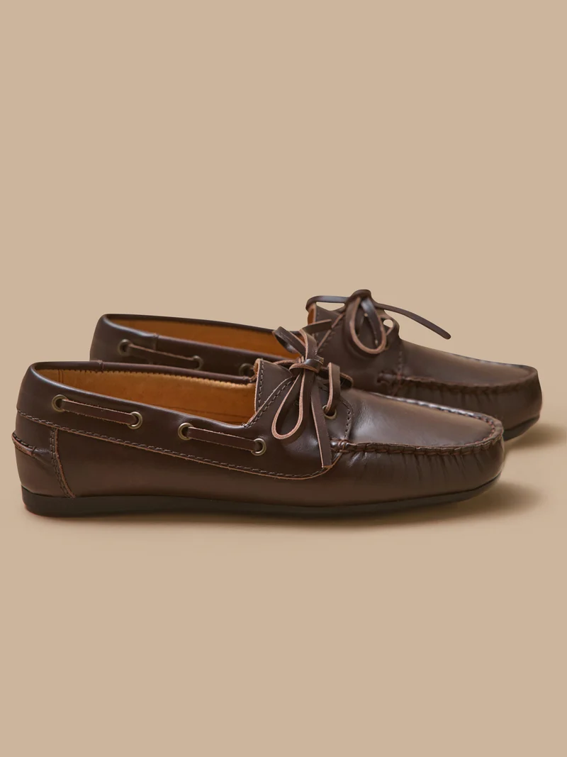 Damenschuhe aus Leder im Bootsschuh-Stil