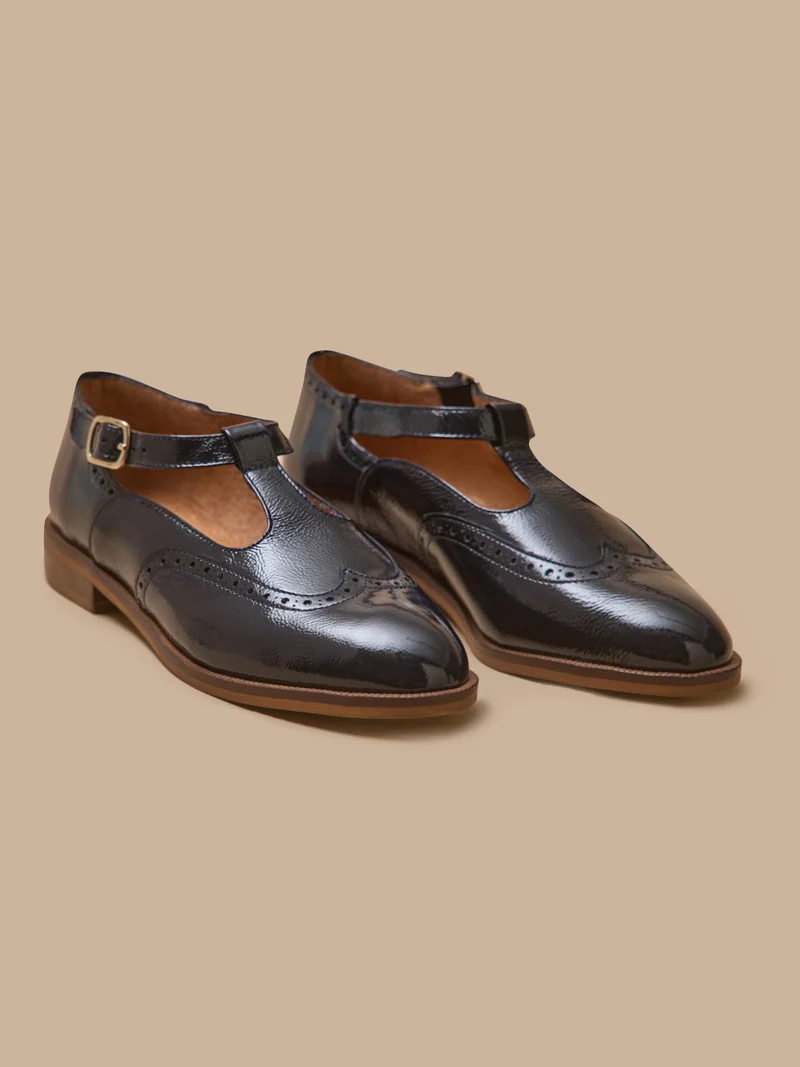 Damen-Riemchenschuh aus Leder mit floralem Lochmuster
