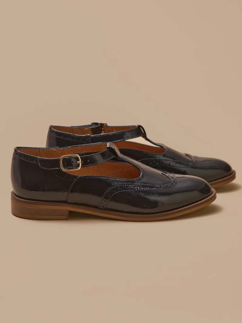 Damen-Riemchenschuh aus Leder mit floralem Lochmuster