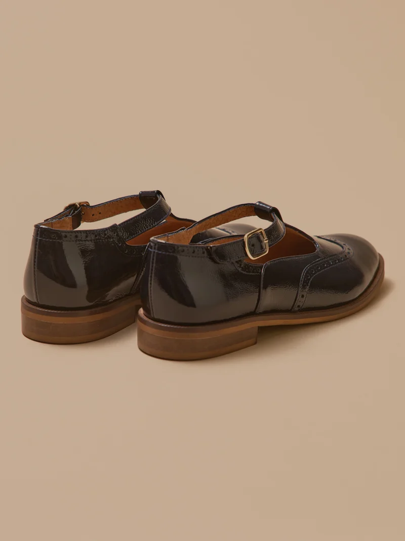 Damen-Riemchenschuh aus Leder mit floralem Lochmuster