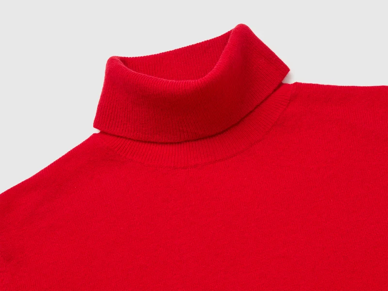 Pflaumenroter Rollkragenpullover aus reiner Merinowolle