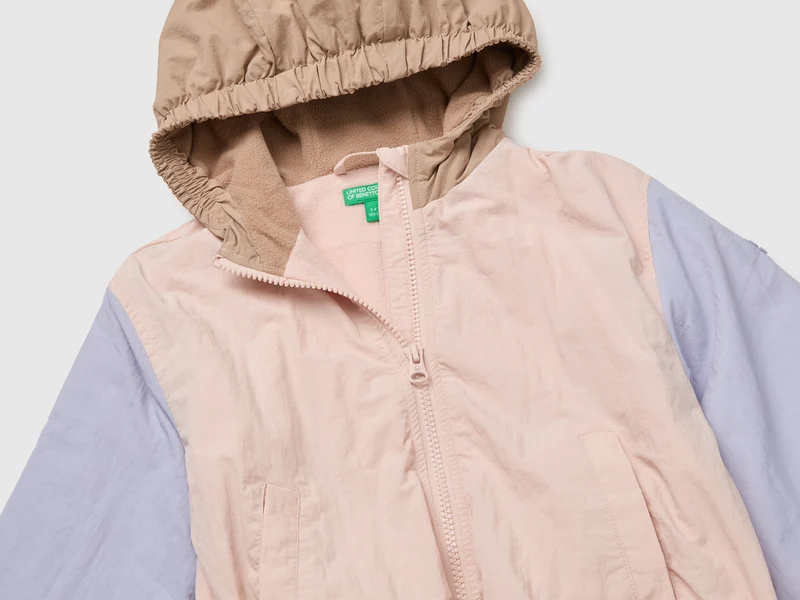 Nylonjacke mit Kapuze