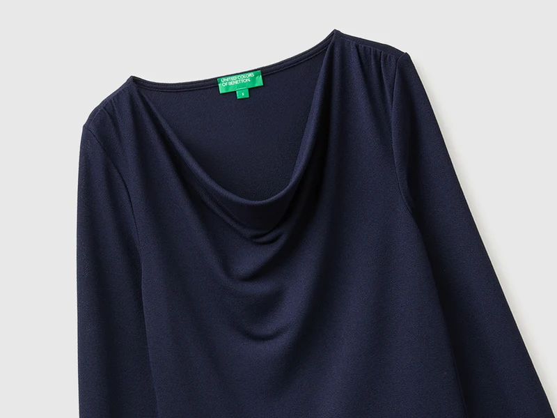 T-Shirt mit drapiertem Ausschnitt