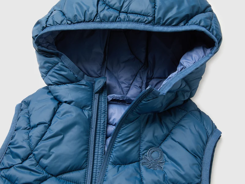 Wattierte, ärmellose Jacke mit Kapuze
