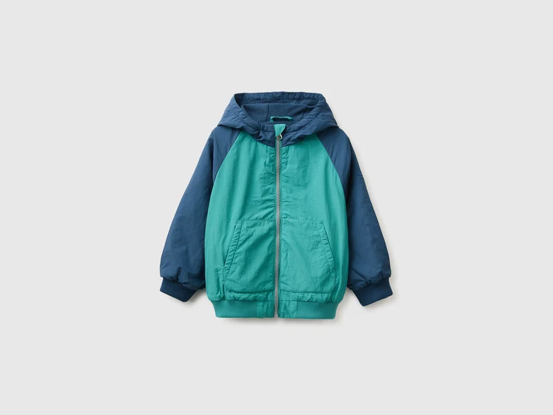 Nylonjacke mit Kapuze