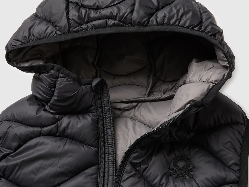 Wattierte, ärmellose Jacke mit Kapuze