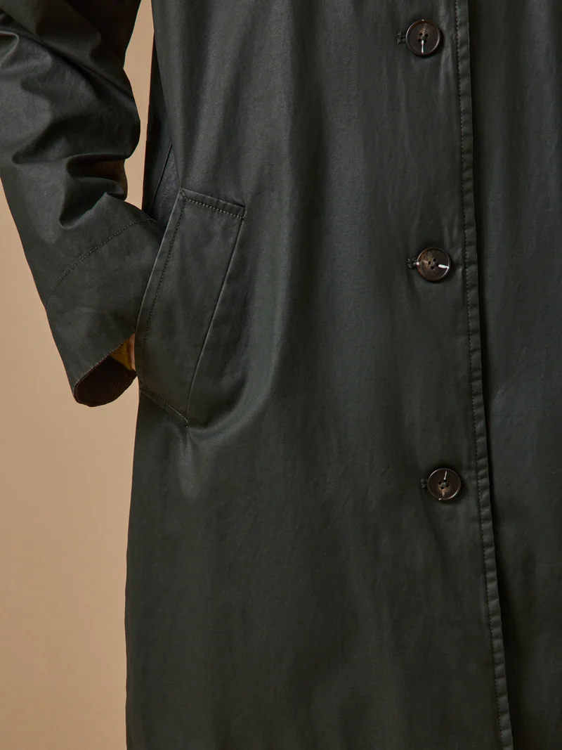 Damen-Regenjacke aus beschichtetem Tuch
