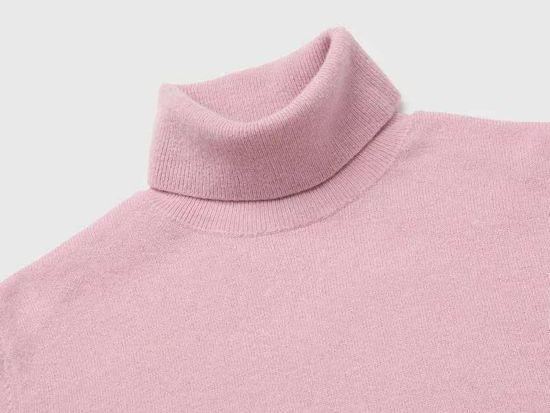 Fliederfarbener Rollkragenpullover aus reiner Merinowolle