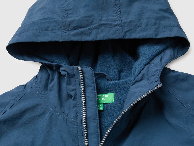 Nylonjacke mit Kapuze