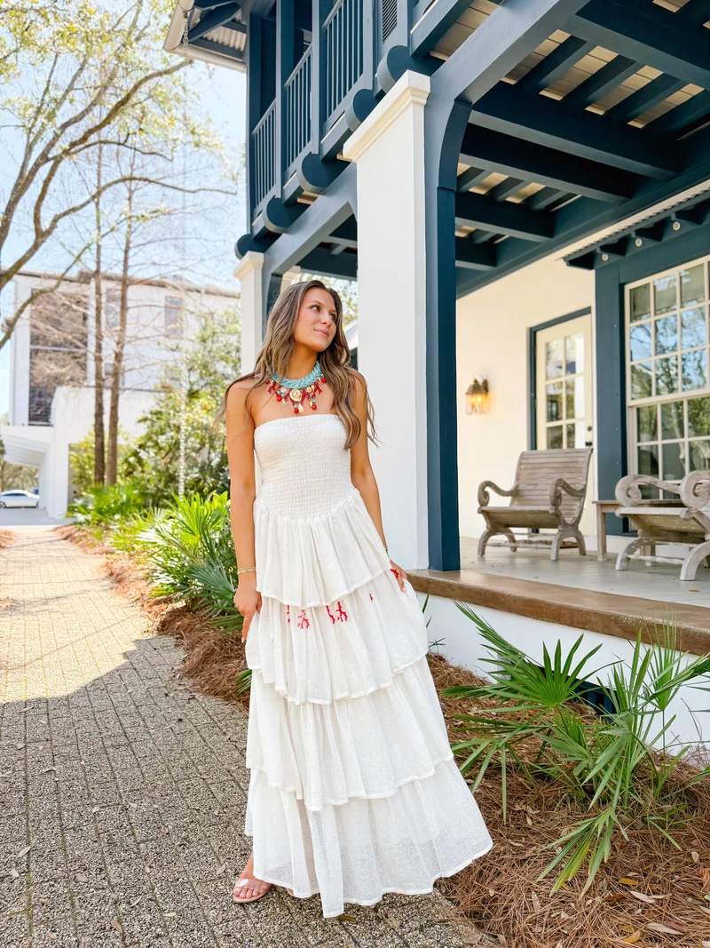 Damen Gestuftes Maxi-Kleid mit Schulterfreiem Ausschnitt | Gesmoktes Oberteil | Luftiges Sommerkleid mit Stickerei
