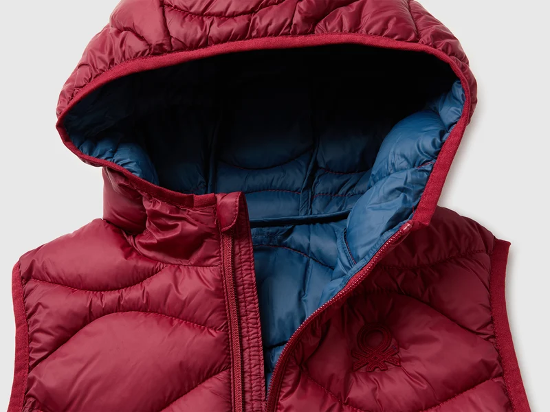 Wattierte, ärmellose Jacke mit Kapuze