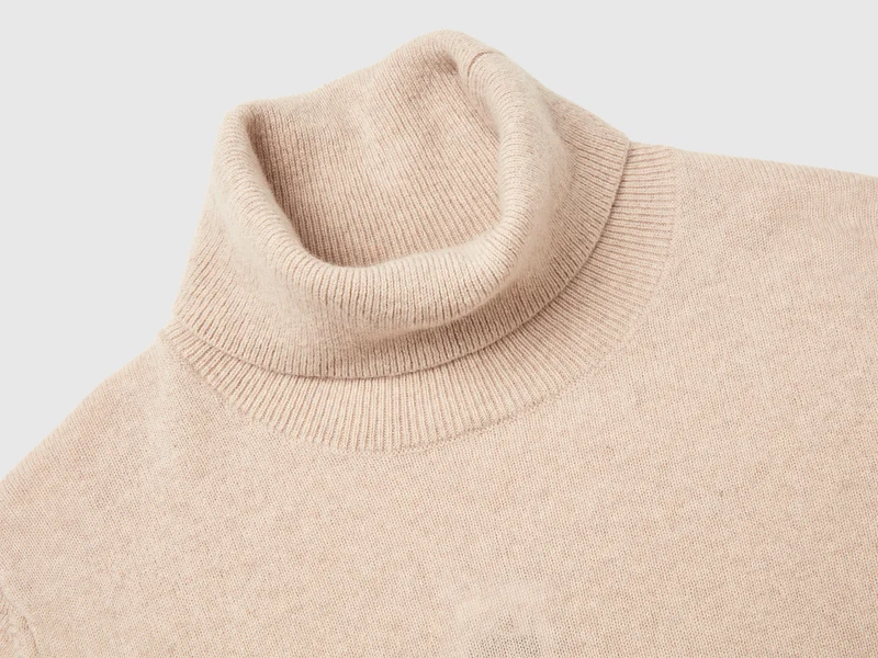 Beiger Rollkragenpullover aus reinem Kaschmir