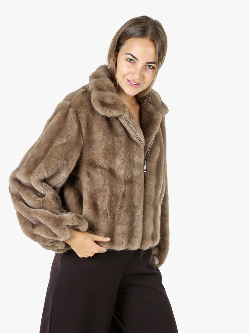 Cappotto corto da donna in ecopelliccia con maniche a campana - khaki