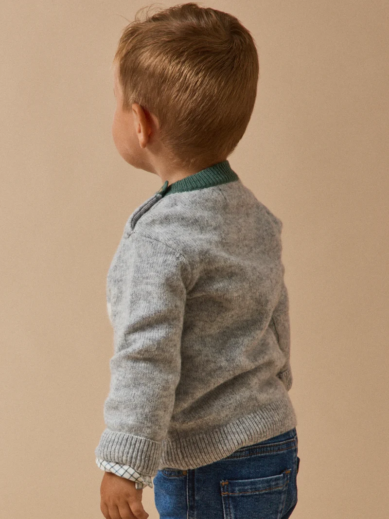 Babypullover aus Wolle mit Bärenmotiv