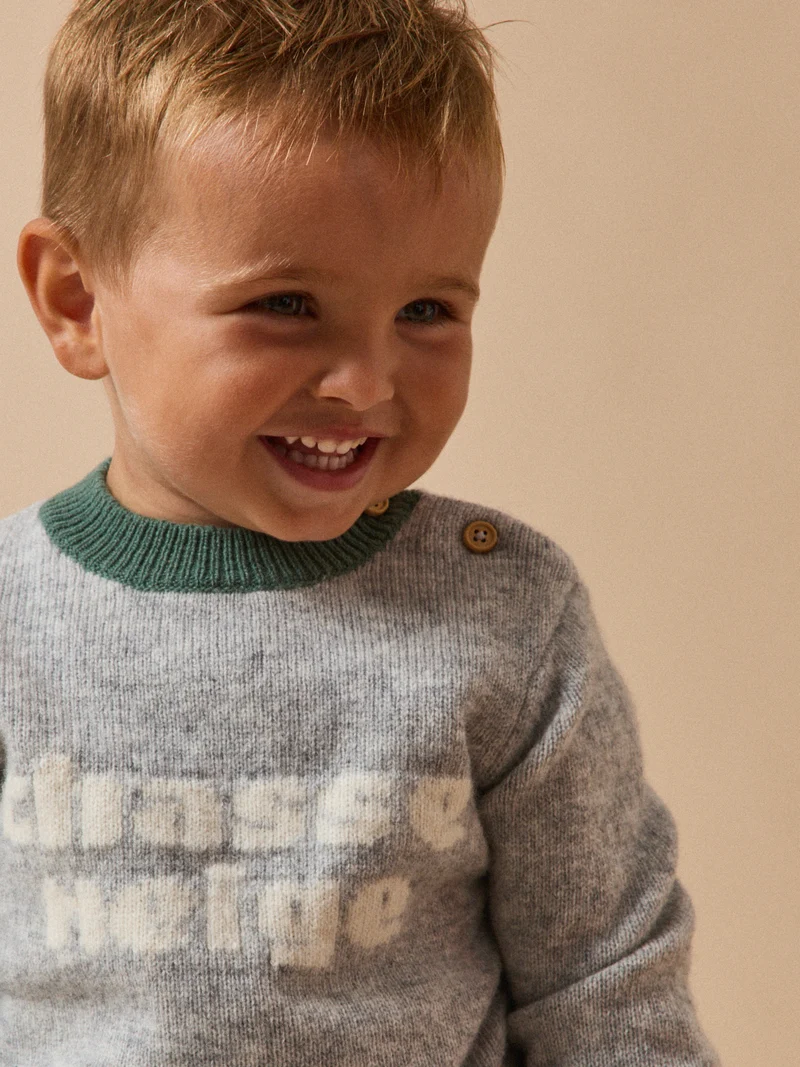 Babypullover aus Wolle mit Bärenmotiv