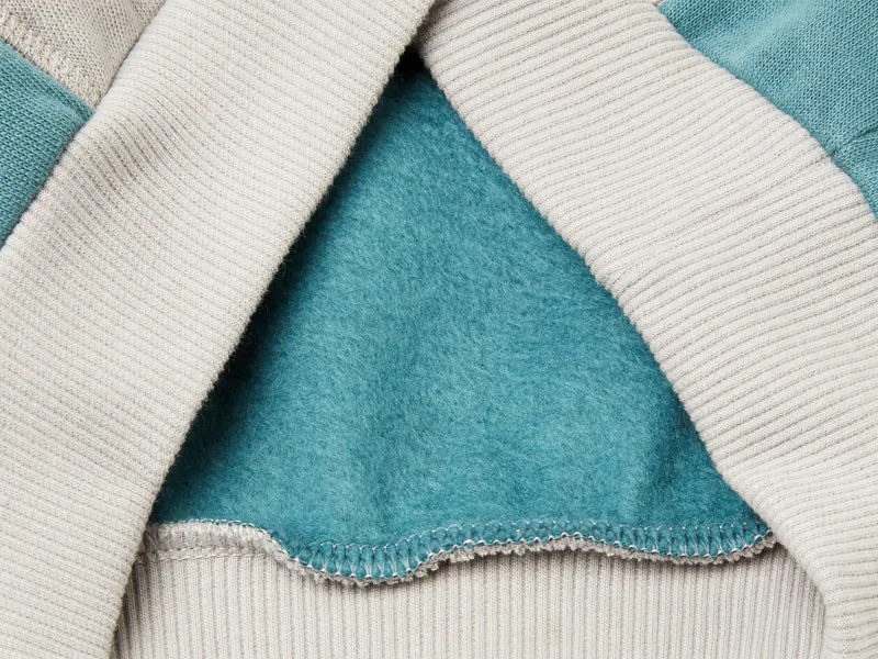 Warmes Sweatshirt mit Kängurutasche