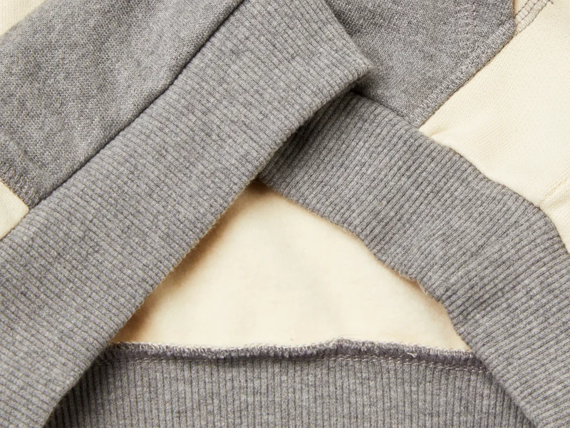 Warmes Sweatshirt mit Kängurutasche
